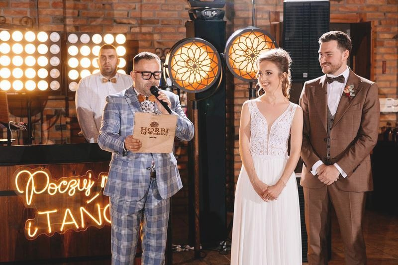 DJ na wesele – jakie piosenki zapewnią pełny parkiet?