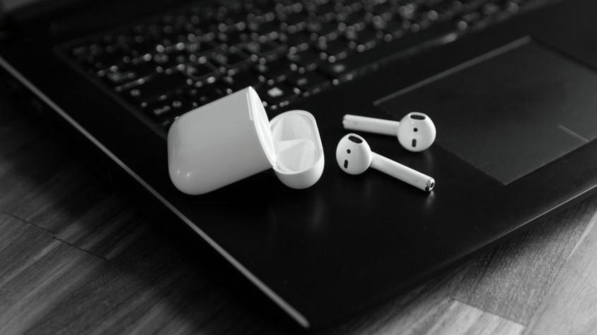 Jak połączyć AirPods z PC? Prosta instrukcja krok po kroku