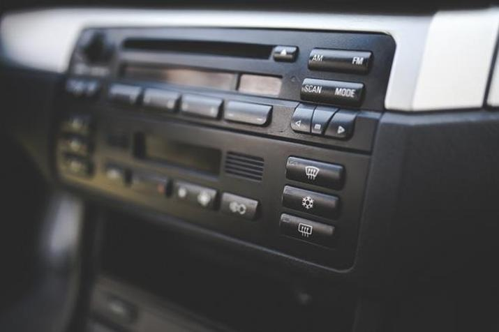 Jaka muzyka do auta? Playlisty na każdą trasę i nastrój