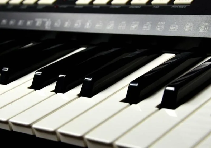 Keyboard czy pianino elektryczne - co wybrać dla swojego brzmienia?