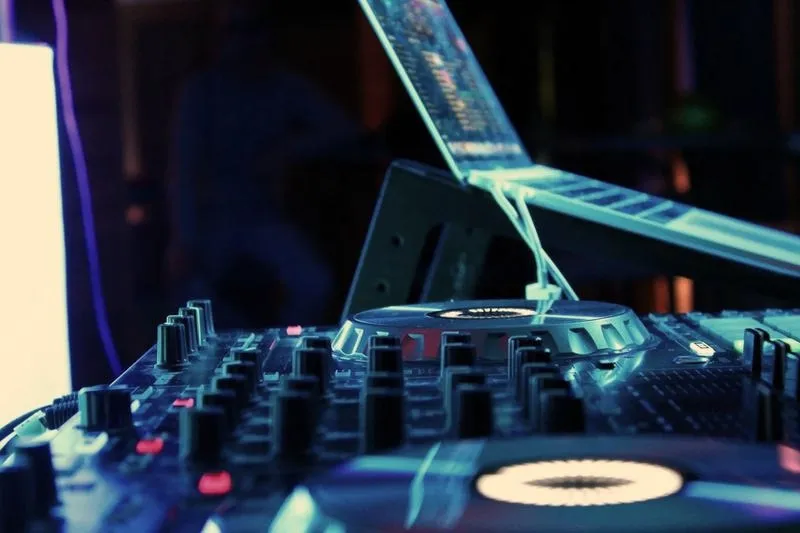 Najlepsze programy do mixowania muzyki – wybierz idealne narzędzie dla siebie