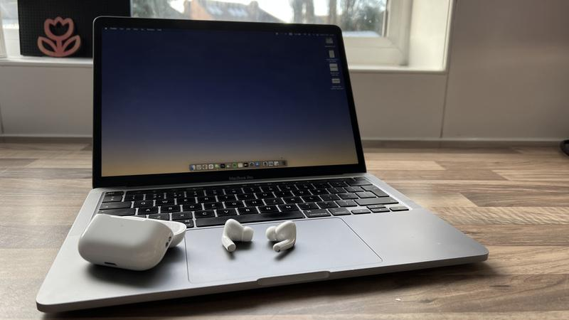 AirPods z Maciem