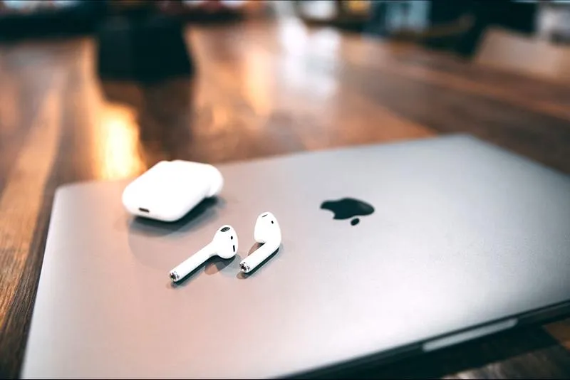 Podłączenie AirPods do MacBooka